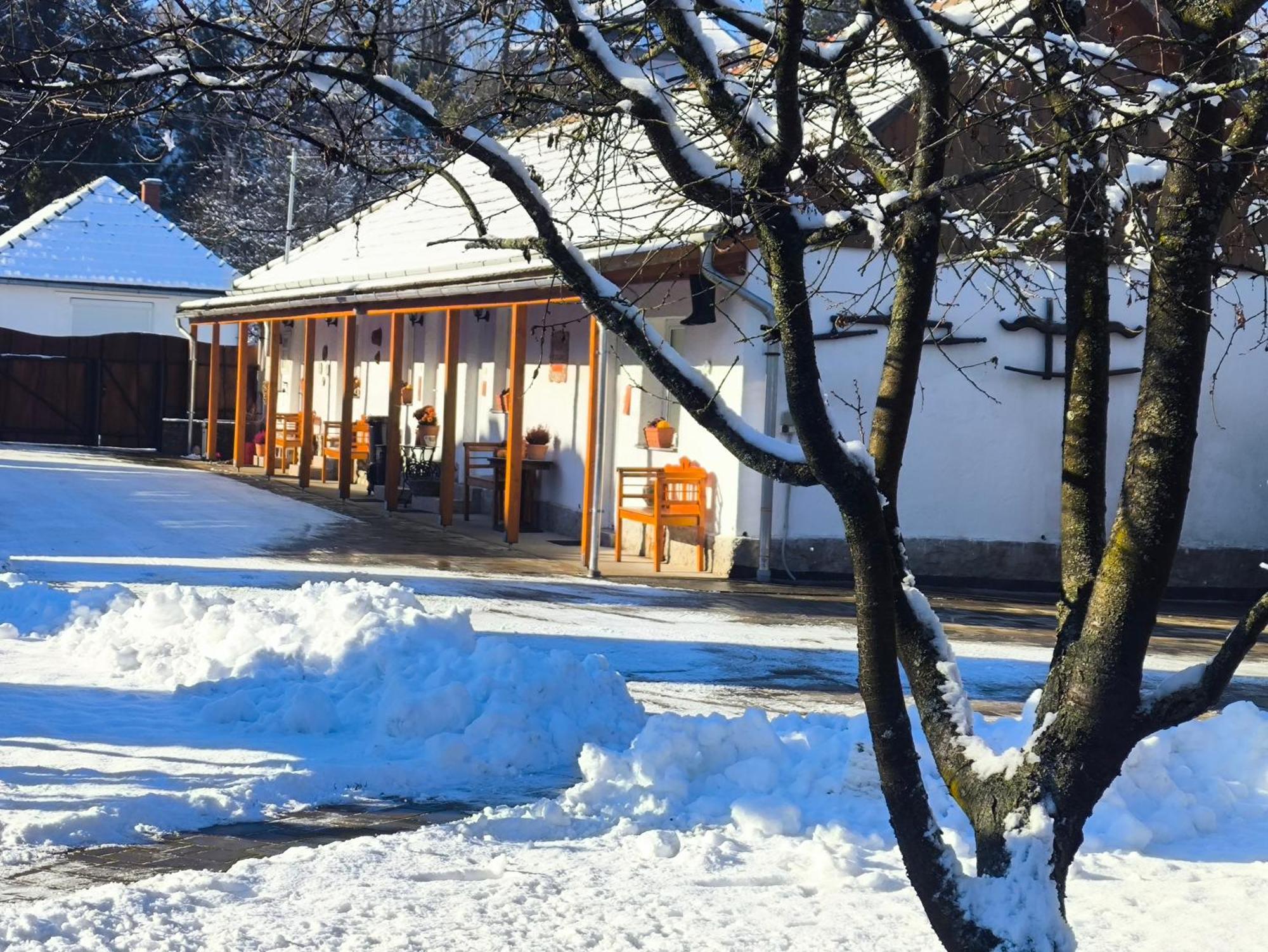 Bobita Apartmanhaz Szilvasvarad Bagian luar foto